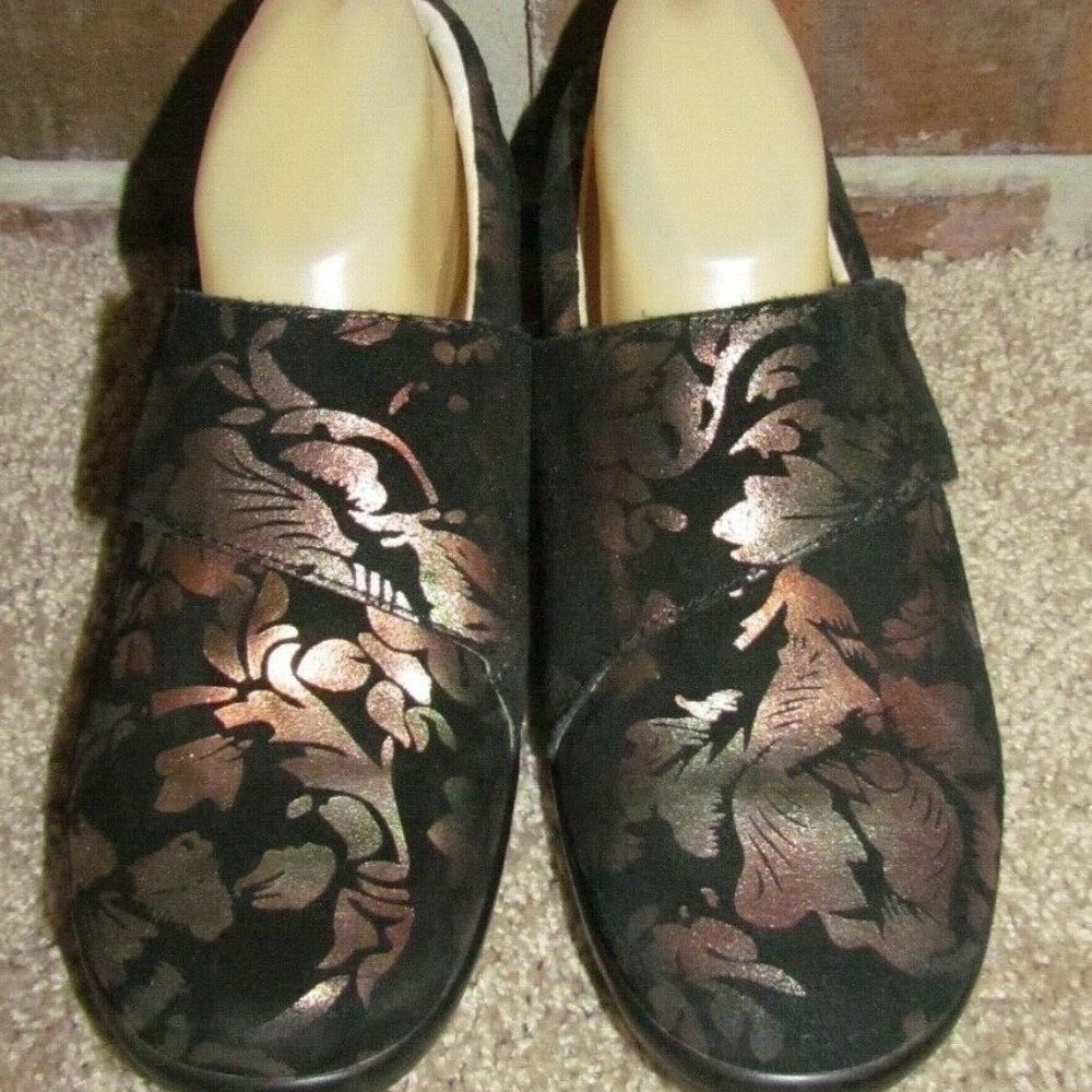 ALEGRIA Lau 557 Nubuck Floral Clogs Size 38/US 7.5